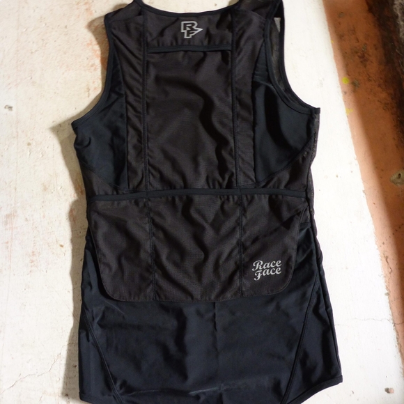 Raceface stealth sleeveless top - Picture 13 of 14